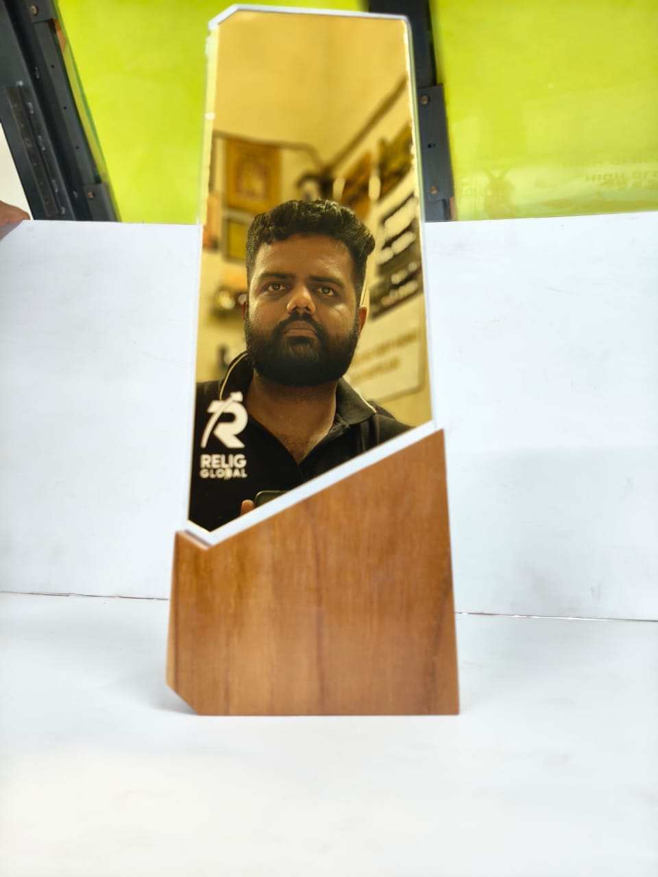 Modern Glass Trophy - Image 4